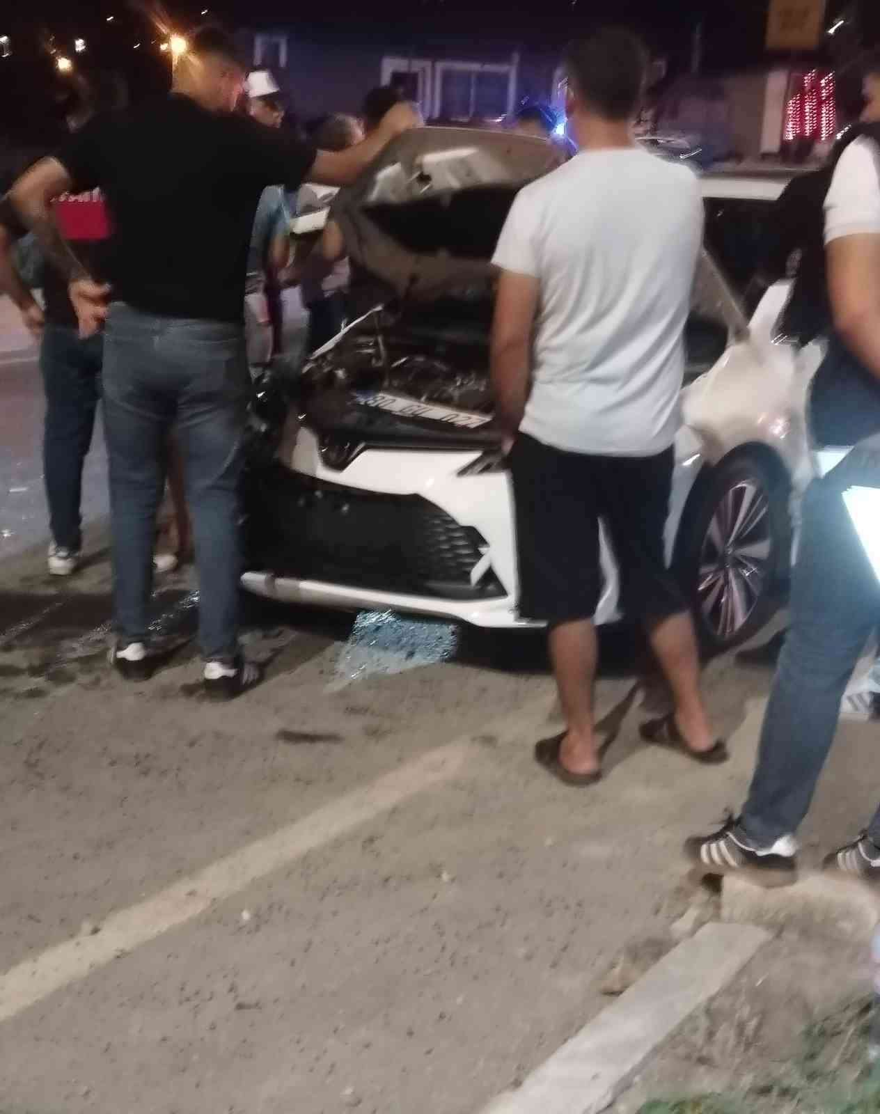 OSMANİYE’DE İKİ ARAÇ ÇARPIŞTI: 3 YARALI