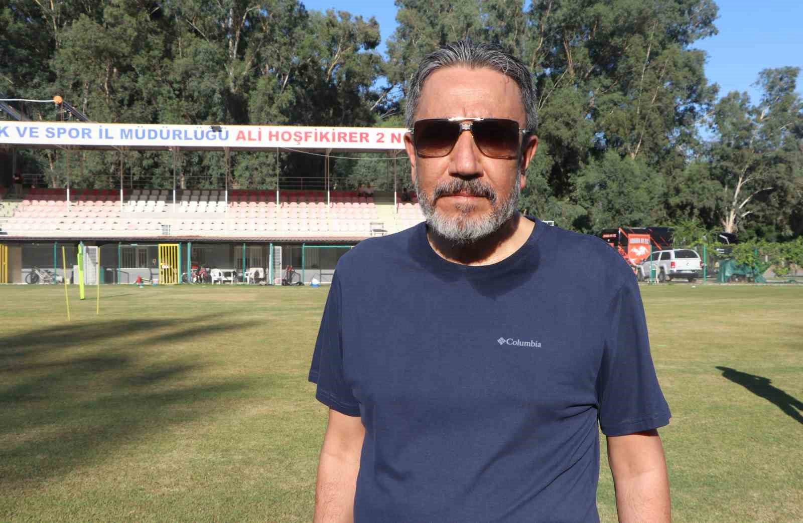 YENİ SEZON HEDEFLERİNE DAİR İHA MUHABİRİNE DEĞERLENDİRMEDE BULUNAN ADANA FK KULÜP BAŞKANI MENDERES KUTLU, ADANA’NIN FUTBOL ŞEHRİ OLDUĞUNU SÖYLEYEREK, “SON ZAMANLARDA ADANASPOR VE ADANA DEMİRSPOR EKONOMİK KRİZLERDEN DOLAYI SIKINTIYA GİRDİLER. ŞU AN ÜST LİGLERDE HEDEFİ OLAN TEK ADANA TAKIMI BİZİZ" DEDİ.