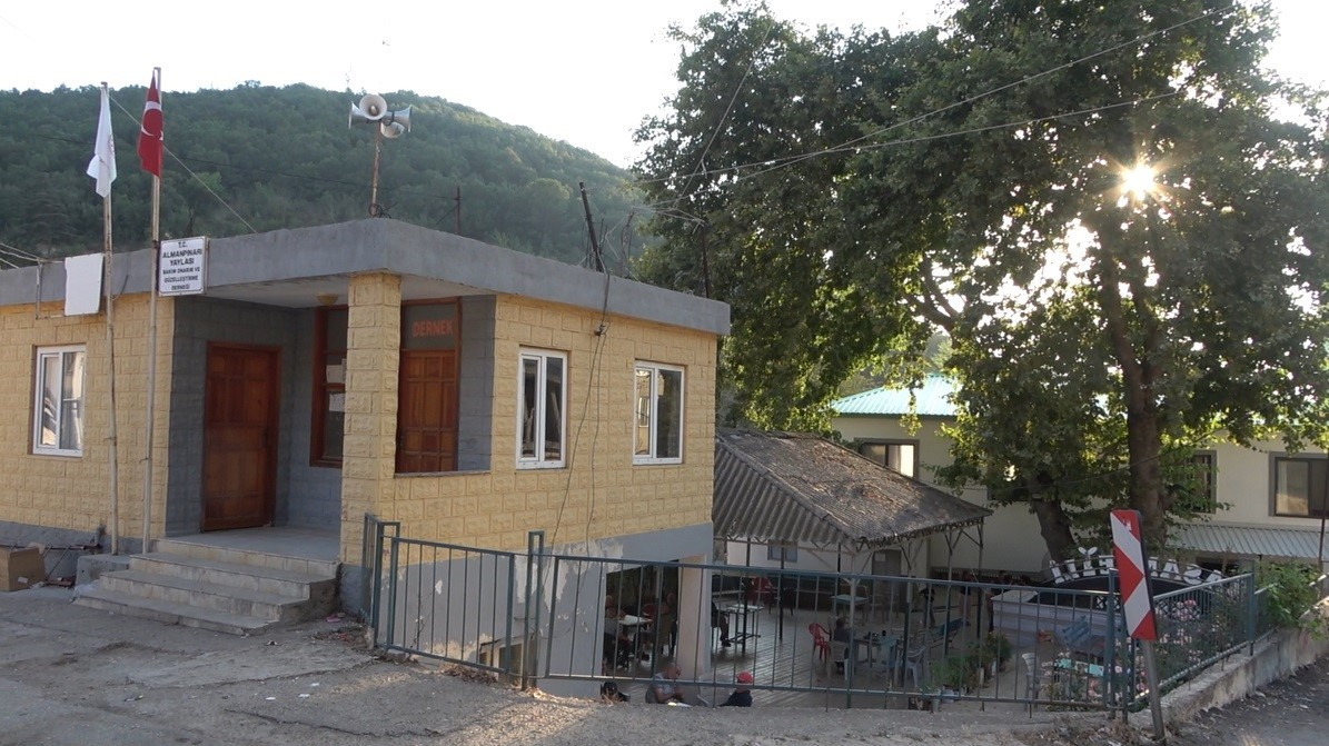 ALMANPINARI YAYLASI TEMİZ VE SERİN HAVASIYLA ZİYARETÇİLERİNİ AĞIRLIYOR