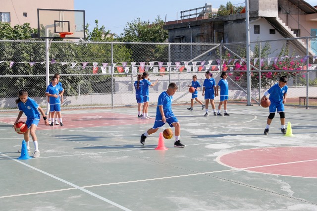 SEYHAN’IN SPOR OKULLARI’NDA DURMAK YOK