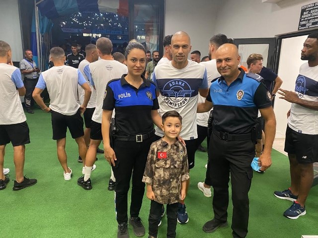 Şehit çocuğu Fatih Selim'e Adana Demirspor-Beşiktaş maçı jesti