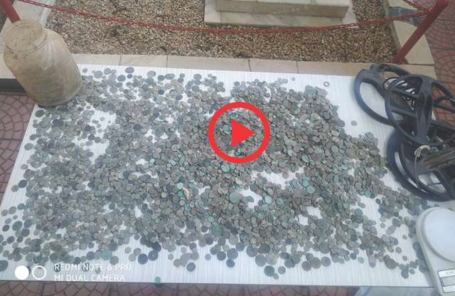 Polisi gören tarihi eser kaçakçısı karı-koca, tarihi eserleri klozete attı