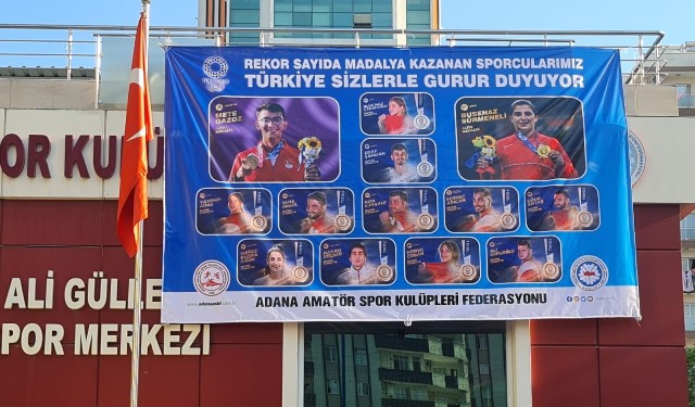 Tokyo 2020’de madalya kazanan sporculara Adana ASKF'den afişli jest