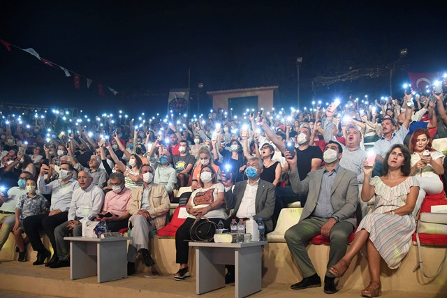 Karalar: "Demokrasi ışığımız hiç sönmesin"
